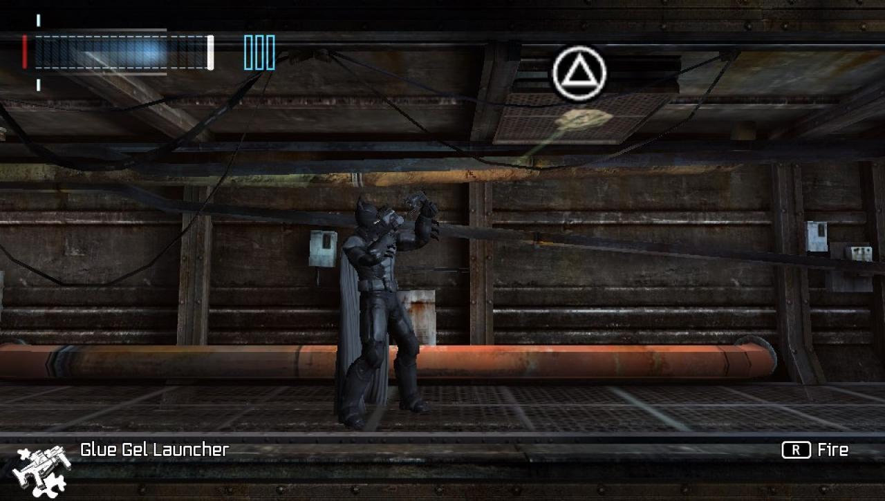 [28/10/2013] PS Vita: Die Gel-Kanone ist eine praktische Neuerung, denn mit ihr kann Batman erstmals auch über größere Distanzen kleine Sprengungen vornehmen.
