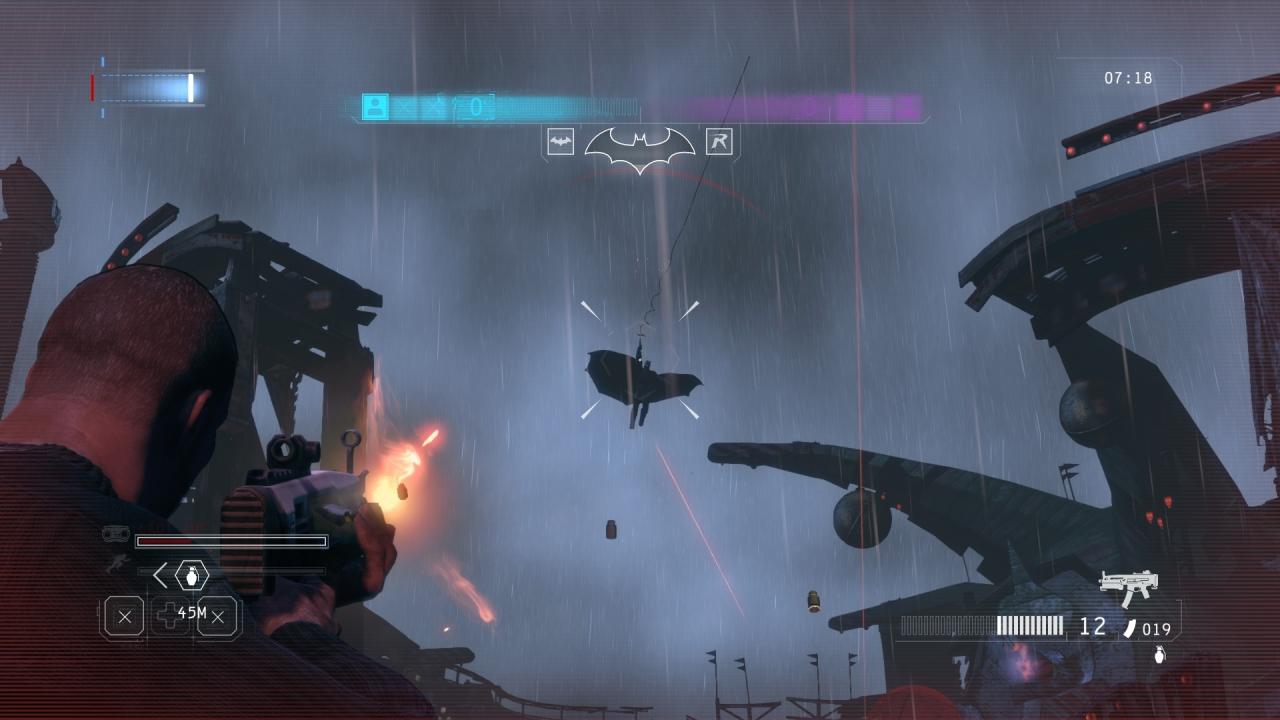[29/10/2013] Multiplayer: Aus dem Augenwinkel haben wir Batman erspäht - Feuer frei.