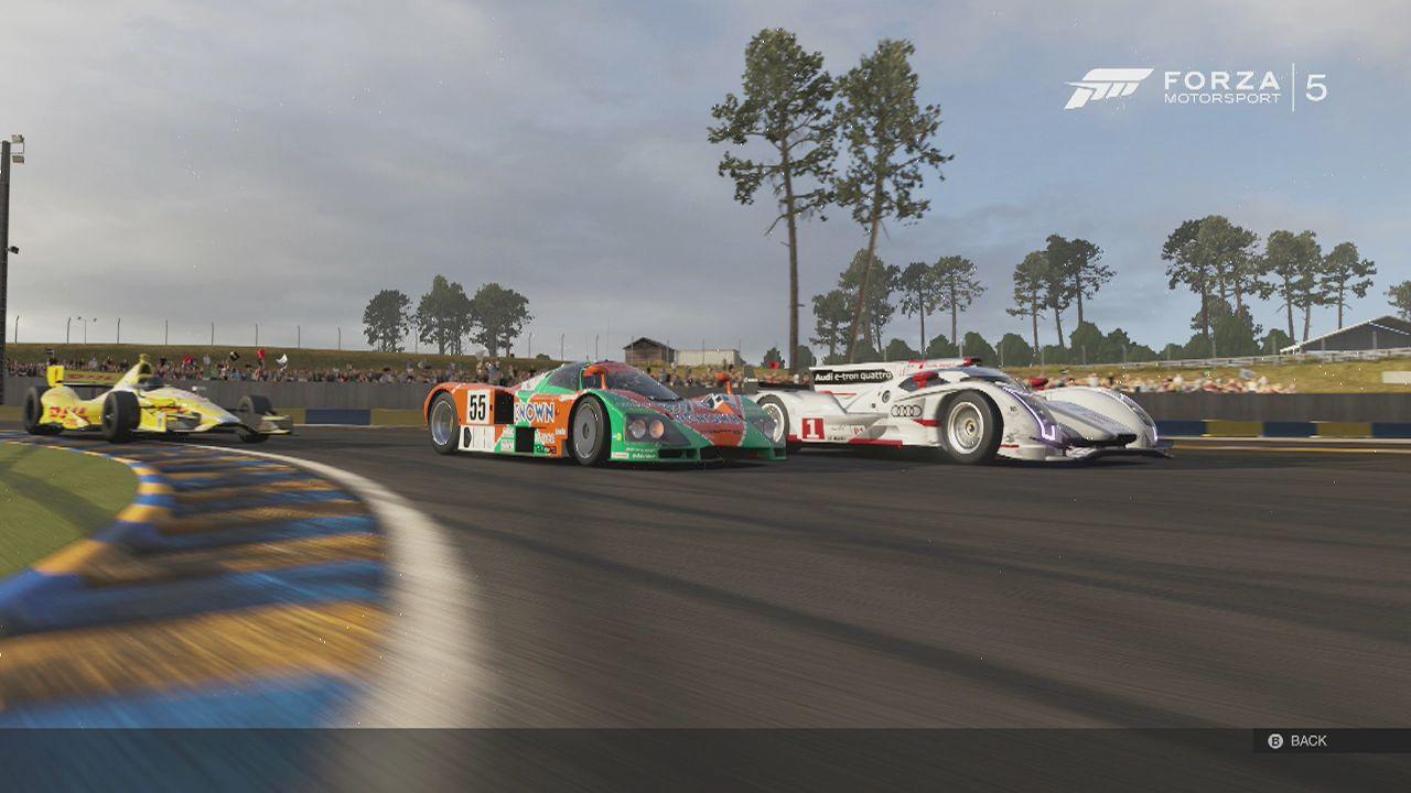 [20/11/2013] Forza Motorsport 5 im Test: Wo gibt es denn sowas? Indy Cars und Le-Mans-Boliden treffen sich auf der 24-Stunden-Strecke zum ultimativen Showdown.