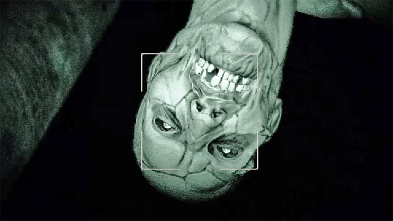 [05/02/2014] Eine andere Art von knifflig und schwer präsentiert der Horror-Kracher Outlast. Hier ist es der Spieler selber der sich im Weg steht. Der sich selber davon abhält aus dem vermeintlich sicheren Schrank zu kommen, um zu schauen, ob die Verrückten weg sind. Der am liebsten NICHT in den nächsten Raum schauen würde, da dort weitere Feinde lauern könnten und der eigentlich nur noch raus will aus der Anstalt.