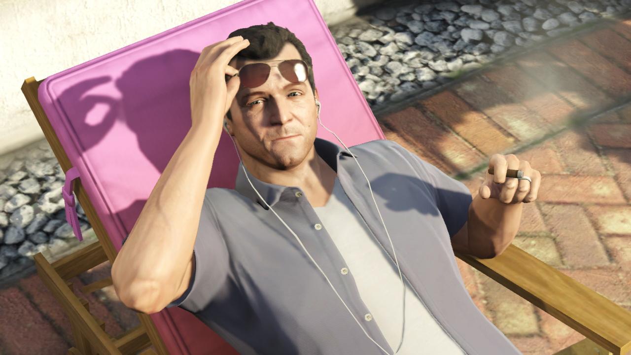 [07/07/2014] In GTA 5 könnt ihr das Aussehen von Michael, Franklin und Trevor in vielfältiger Weise anpassen. Von Kleidung über Frisuren, bis hin zur Sonnenbrille. Diese macht im sonnigen Los Santos auch durchaus Sinn. Spätestens beim Gang zum Vespucci Beach sollte sie auf der Nase sitzen.