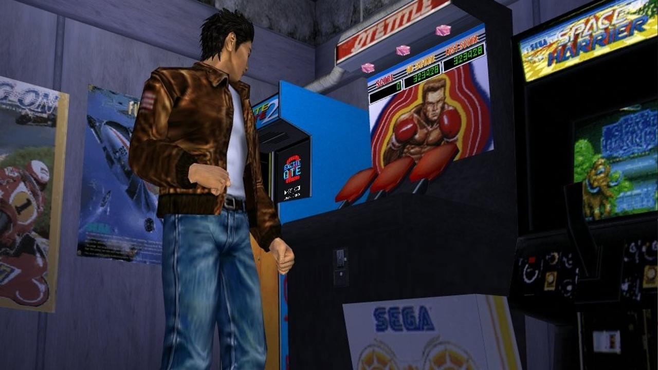 [03/07/2014] Im japanischen Action-Adventure Shenmue, dessen Geschichte aufgrund schlechter Verkaufszahlen leider nie zu Ende geschrieben wurde, findet ihr in einer Spielhalle viele Arcade-Automaten vom Entwickler Sega, die ihr auch wirklich benutzen könnt. So könnt ihr zum Beispiel das Motorrad-Rennspiel Hang-On! spielen.