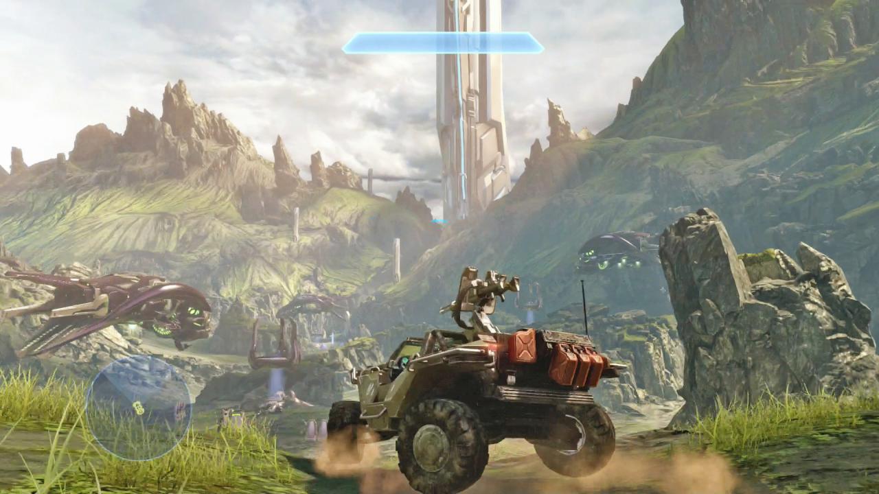 [06/11/2014] Ein alter Weggefährte: Der dreisitzige Warthog-Geländewagen - hier in Halo 4 - leistet dem Master Chief seit Serienbeginn treue Dienste.