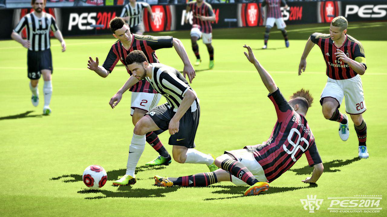 [03/12/2014] Obwohl die FIFA-Reihe traditionell mehr Lizenzen mitbringt, werden Serie-A-Jünger auch in PES fündig, wie dieses Milan-Juve-Duell aus PES 2014 beweist.