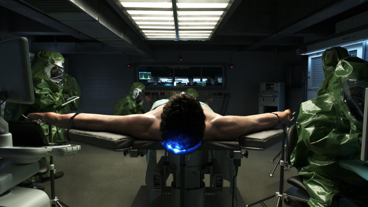 [21/05/2015] Reeds (Miles Teller) neue Fähigkeiten als Mr. Fantastic werden getestet.
