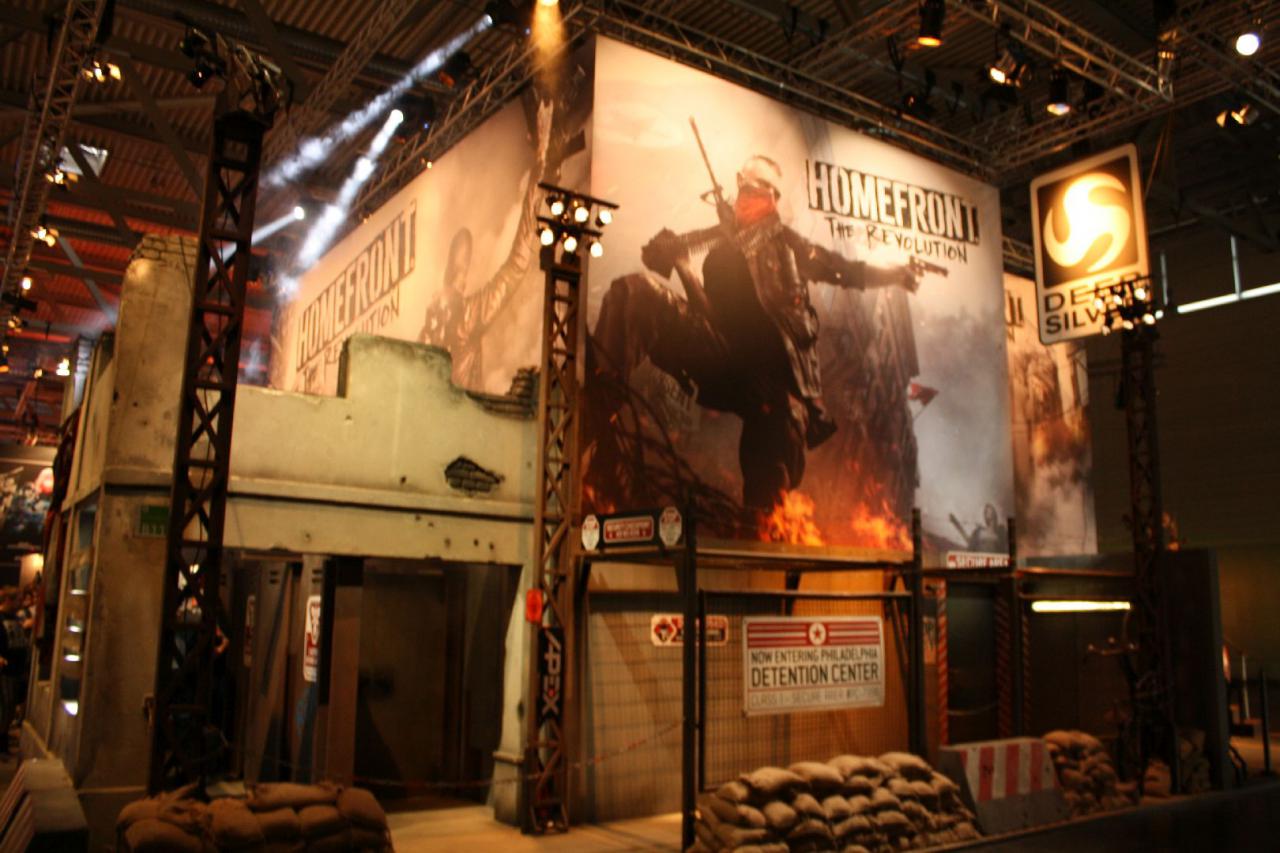 [06/08/2015] Gamescom 2015 - Weitere Bilder zeigen euch die Messestände samt Warteschlangen. (9)