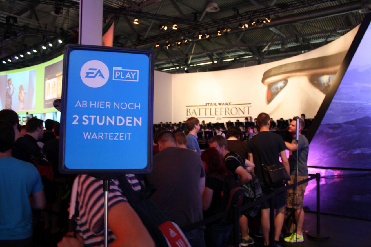 [06/08/2015] Gamescom 2015 - Weitere Bilder zeigen euch die Messestände samt Warteschlangen. (15)