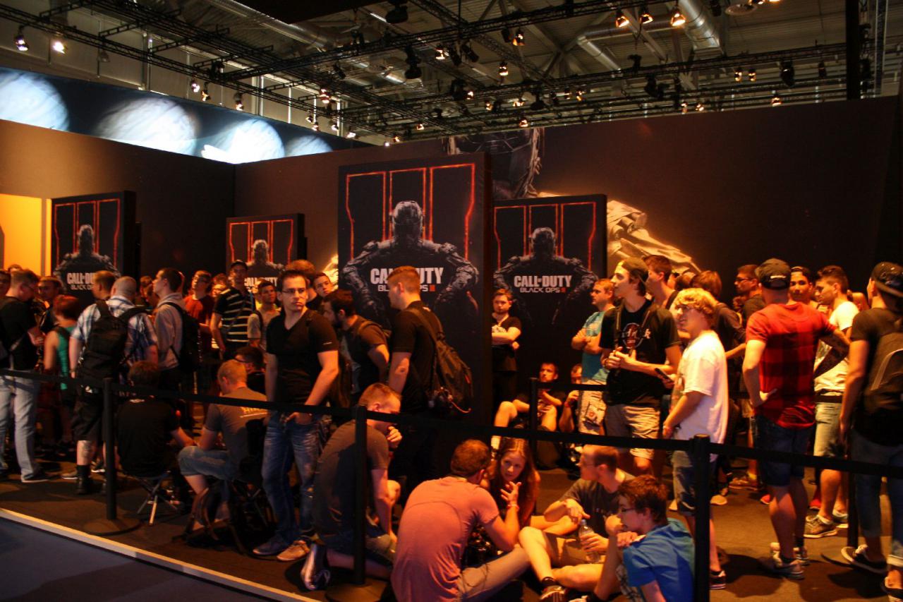 [06/08/2015] Gamescom 2015 - Weitere Bilder zeigen euch die Messestände samt Warteschlangen. (18)