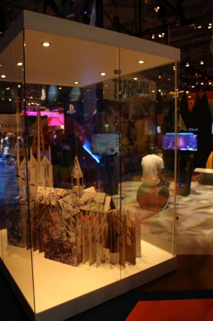 [06/08/2015] Gamescom 2015 - Weitere Bilder zeigen euch die Messestände samt Warteschlangen. (20)