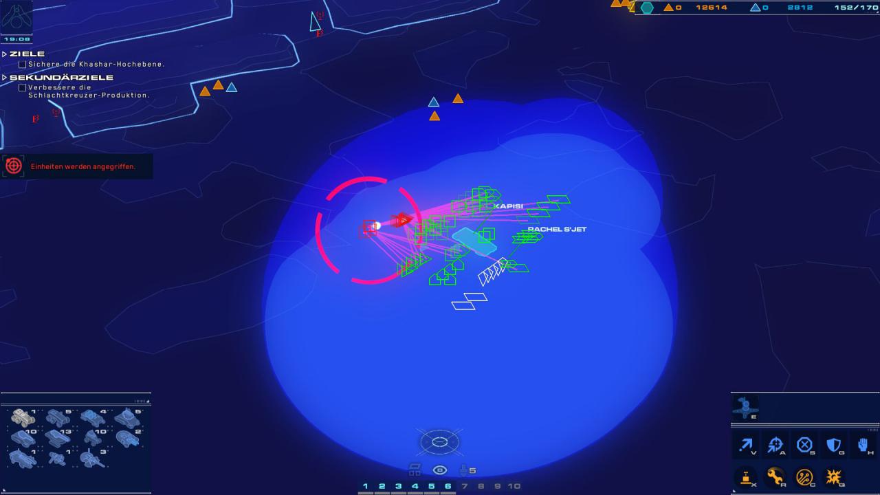 [19/01/2016] Ein typisches Homeworld-Feature ist die blaue Taktik-Ansicht, mit der ihr anhand von Symbolen eure Einheiten über die Karten scheuchen und befehligen könnt.