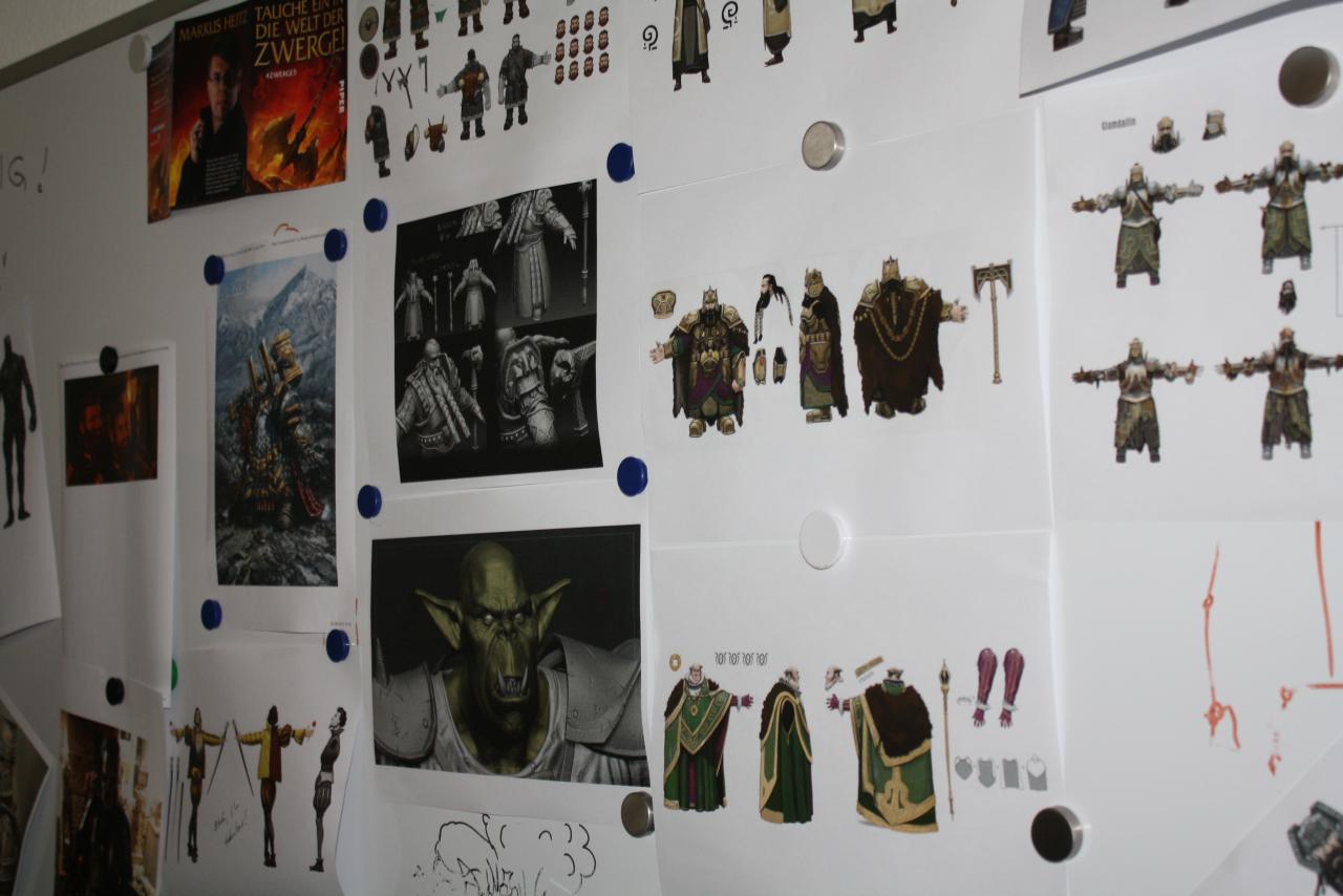 Im Studio bei King Art entdecken wir eine Vielzahl an Konzeptzeichnungen zum Rollenspiel.