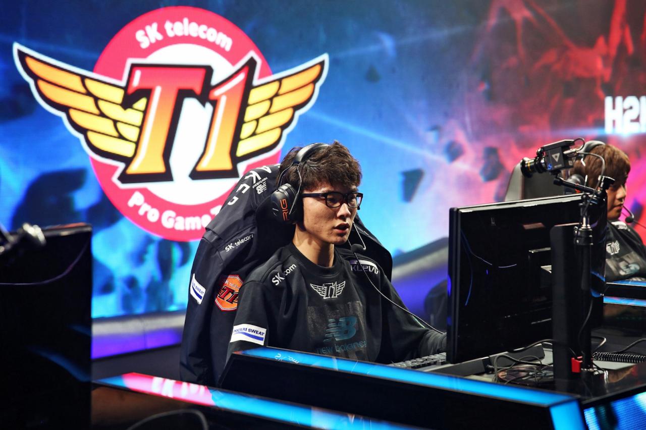 Einige LoL-Profis werden wie Popstars gefeiert: Der Koreaner Lee „Faker“ Sang-hyeok gilt als bester Spieler der Welt und hat gerade ein Übernahmeangebot von einer Million Euro abgelehnt.