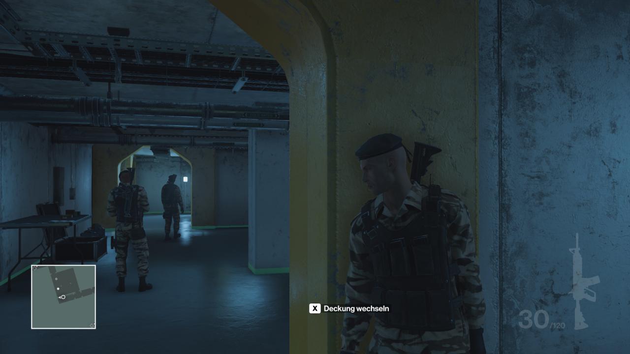 Auch wenn sich Agent 47 schwer bewaffnen kann, ist vorsichtiges Schleichen immer noch die beste Wahl.