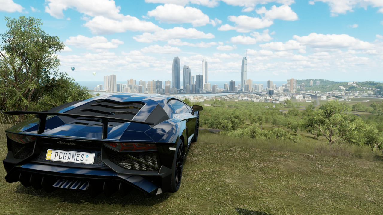 [20/09/2016] Mit dem Fotomodus lassen sich dank einer Vielzahl an Features tolle Schnappschüsse knipsen - hier ein Lambo mit der Skyline von Surfer's Paradise im Hintergrund.