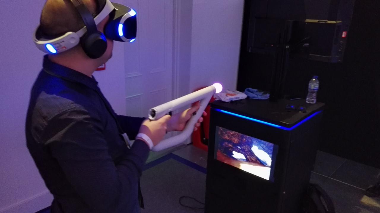 [10/11/2016] VR-Welten wie in Far Point werden in höherer Auflösung gerendert und weisen beim Spielen auf der PS4 Pro allgemein mehr Details auf.