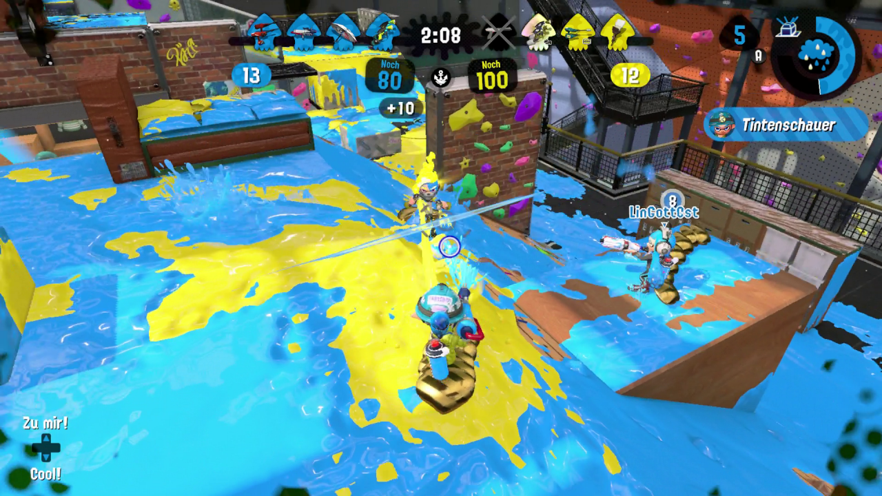 Ein Inkling versprüht Farbe