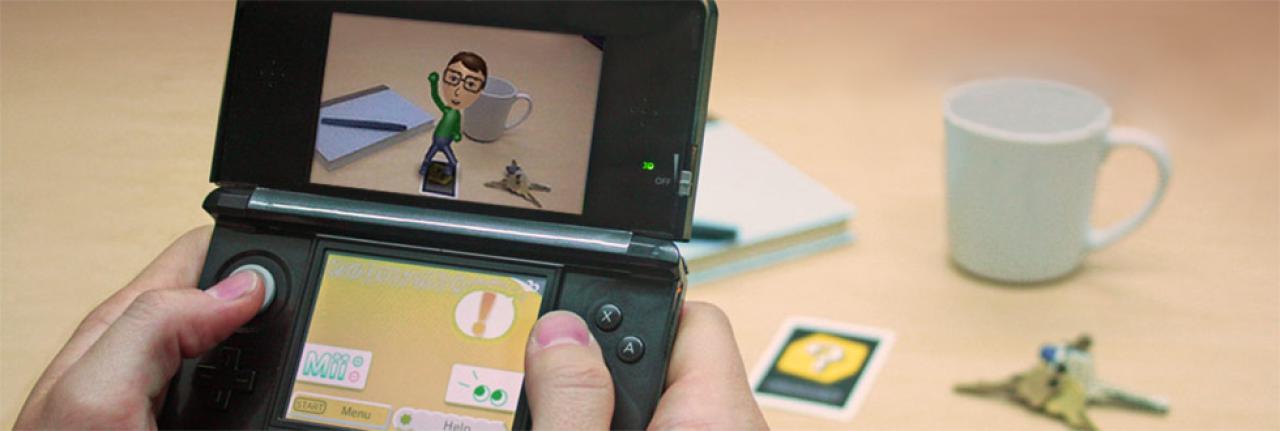 [27/03/2018] Dank sechs mitgelieferter Augmented-Reality-Karten ist auch der in die Jahre gekommene Nintendo 3DS in der Lage, dreidimensionale Figuren – hier etwa ein Mii – ins Sichtfeld der Kamera einzublenden. (Quelle: Nintendo)