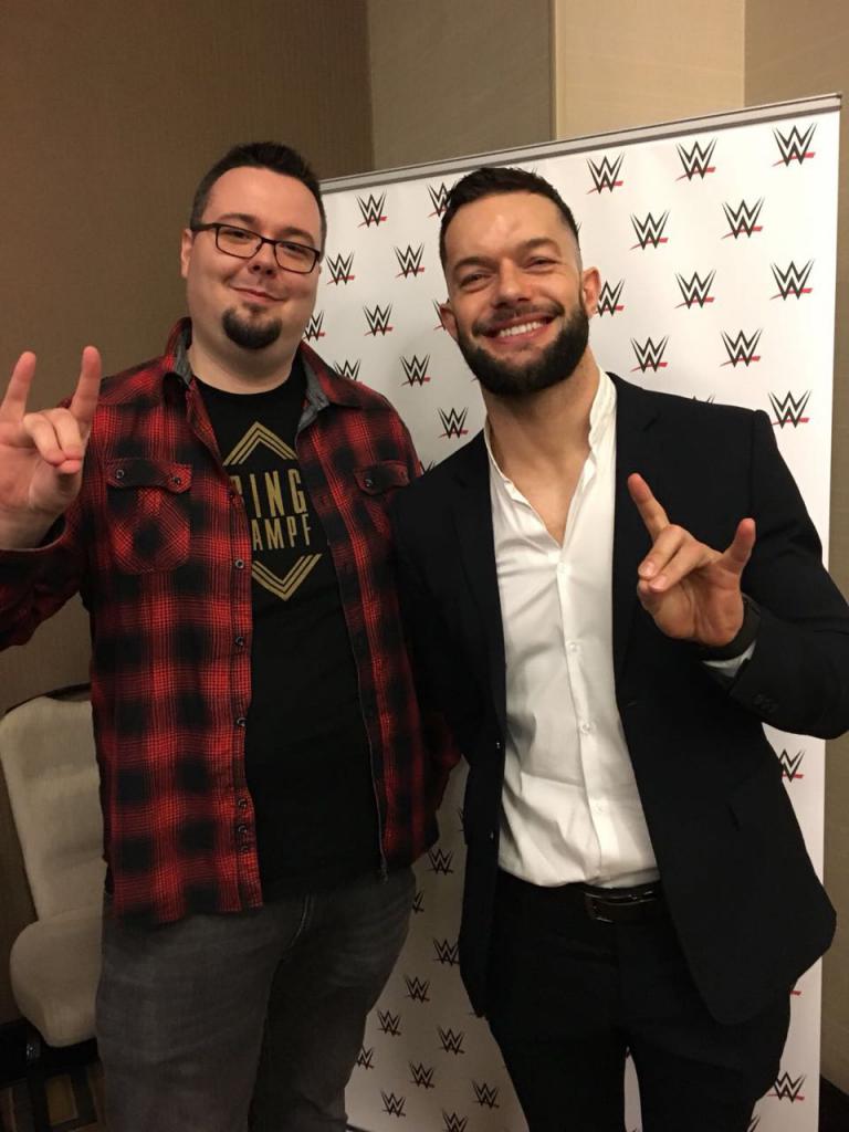 [16/04/2018] Chris sagt, Finn Bálor hat ihn offiziell in den Buletten-Club aufgenommen. Oder sowas in der Art.