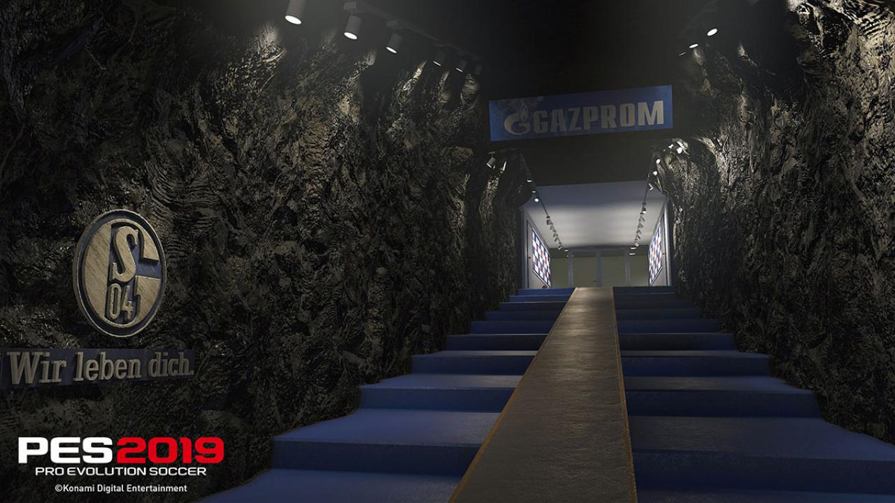 [04/06/2018] Als wäre man live im Stadion: Konami hat selbst die Spielertunnel der Arenen originalgetreu nachgebildet.