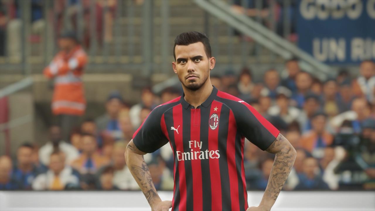 [26/07/2018] Spieler wie Mailands Suso sehen ihren realen Vorbildern zum Verwechseln ähnlich - auch dank individueller Tattoos und Frisuren.