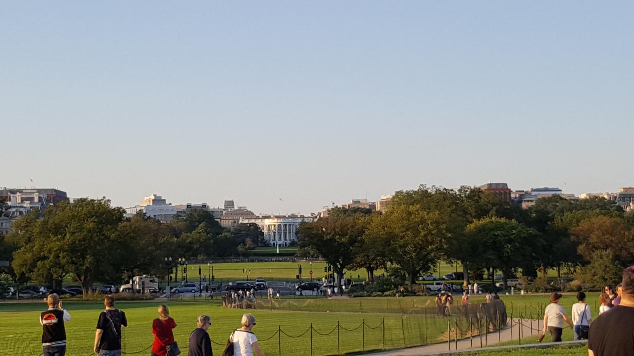 Blick vom Washington Monument in Richtung Wei&szlig;es Haus. (Real)