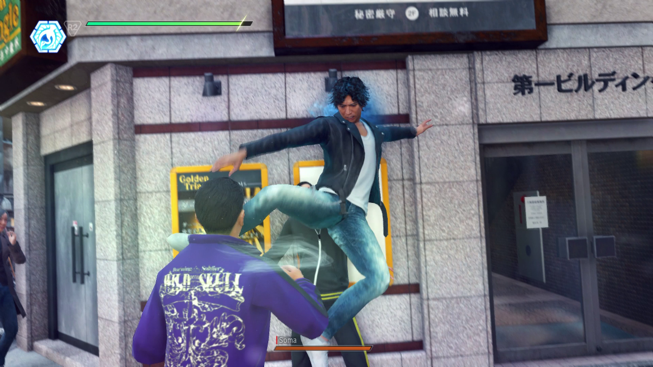 [19/06/2019] Wie schon in der Yakuza-Reihe fordern euch in Kamurocho jede Menge Gangster regelmäßig zum Kampf auf und kriegen dann ihre Ärsche versohlt.