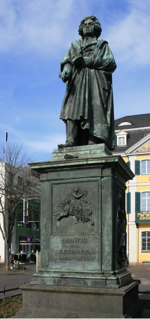 [05/07/2019] Das Beethoven-Denkmal ist am Bonner Münsterplatz zu finden. Und es ist alt: Enthüllt wurde es erstmals 1845.