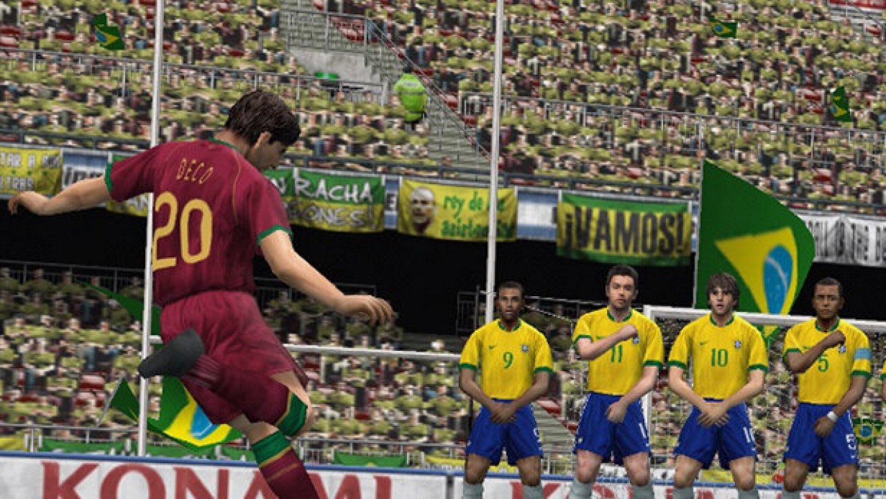 [19/07/2019] Mit Pro Evolution Soccer 2008 begann der vorläufige Abstieg von Konamis Vorzeigekick. Der Umstieg auf die nächste Konsolengeneration und die damit verbundenen Technik- und Gameplay-Veränderungen sorgten für reichlich Kritik.