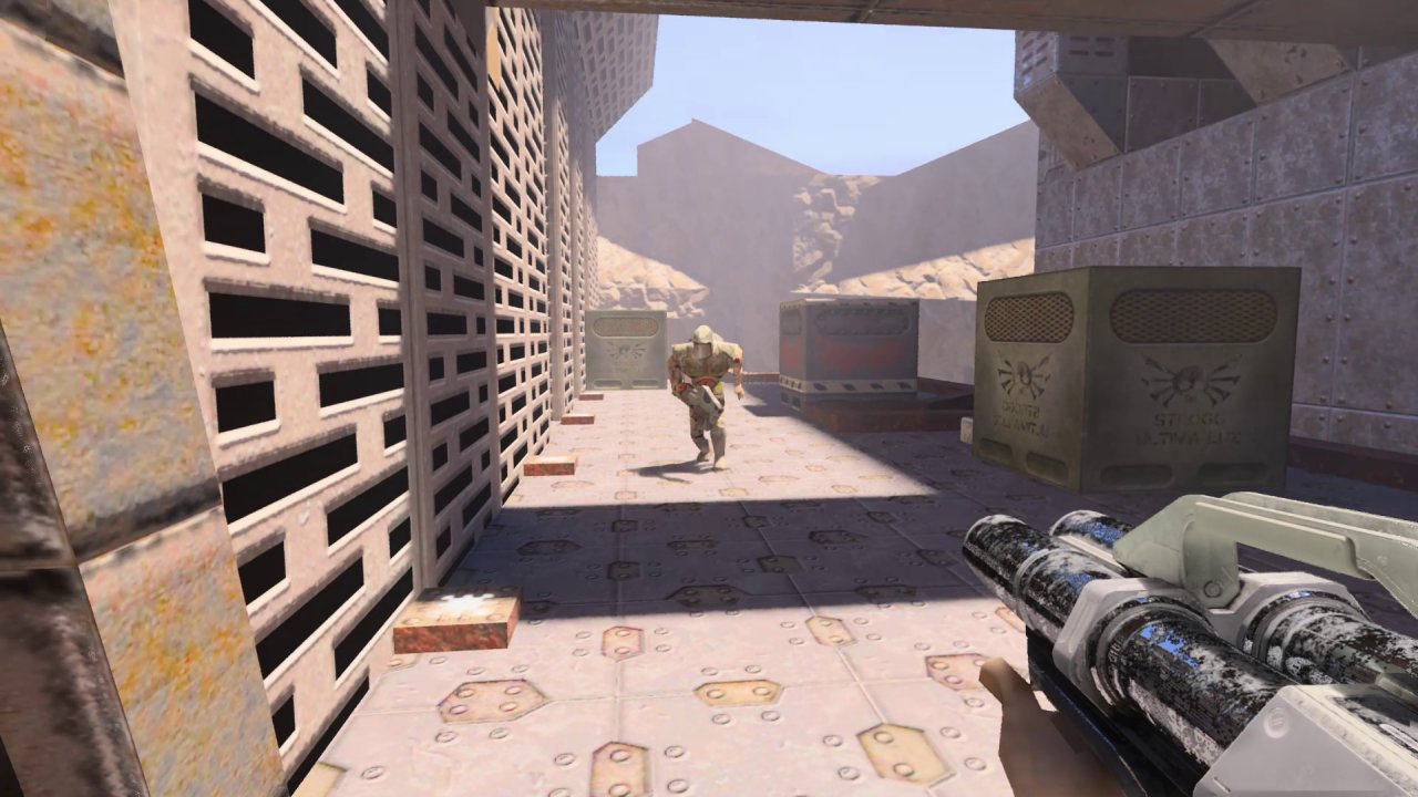 Quake 2 mit RTX - Waffe und Gegner im Bild