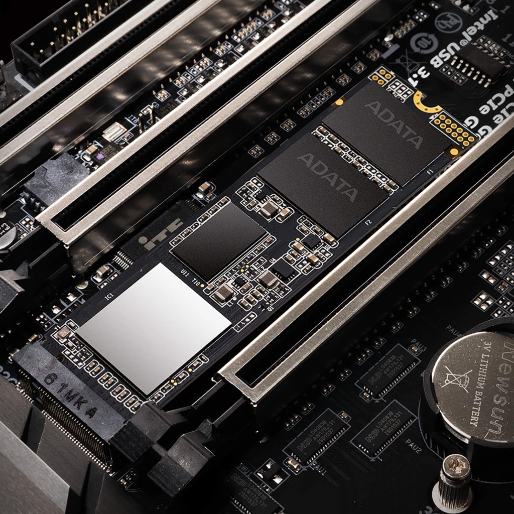[25/10/2019] Der M.2 Slot sitzt oft oberhalb des ersten PCie-Slots .Hier hingegen befindet sich ein ADATA XPG SX8200 Pro SSM in einem Einbauort, der zwischen zwei PCIe-Slots liegt.
