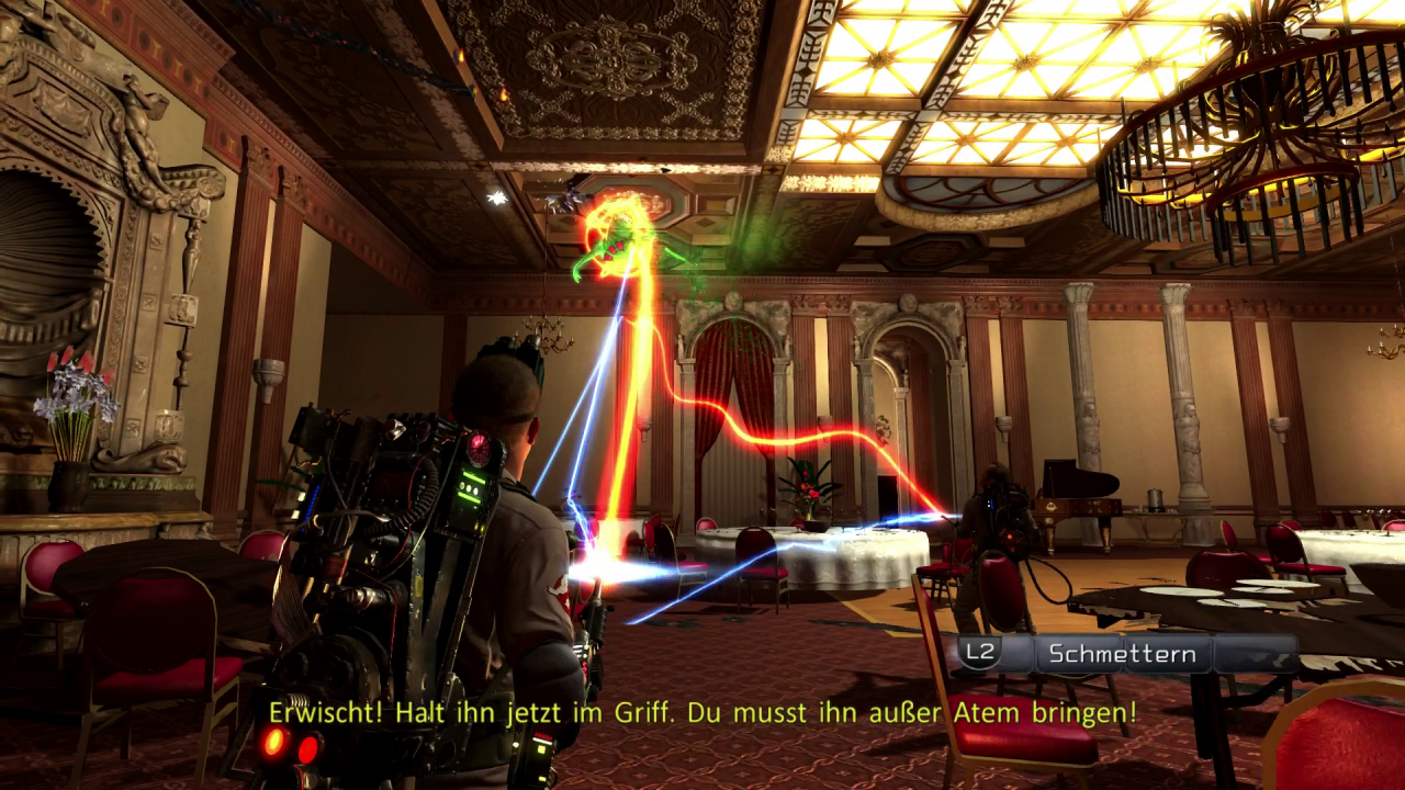 [08/11/2019] Das Spiel steckt voller gelungener Anspielungen und Zitate der beiden Filme. Direkt zu Beginn jagt man Slimer im Ballsaal des Sedgewick Hotels.