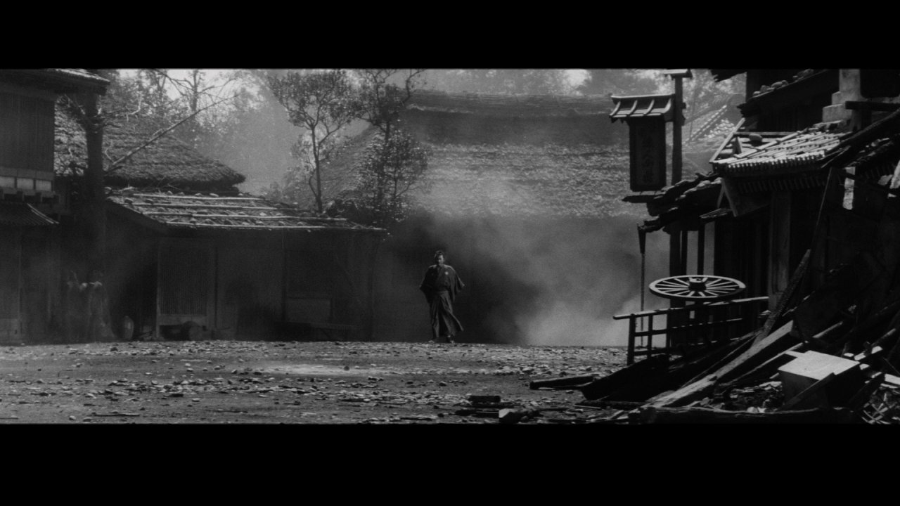 [17/07/2020] In Yojimbo wird viel mit natürlicher Bewegung im Hintergrund gearbeitet. Hier wird zum Beispiel kurz vor einem Aufeinandertreffen Staub eingeblasen um die Spannung zu erhöhen. (Yojimbo)