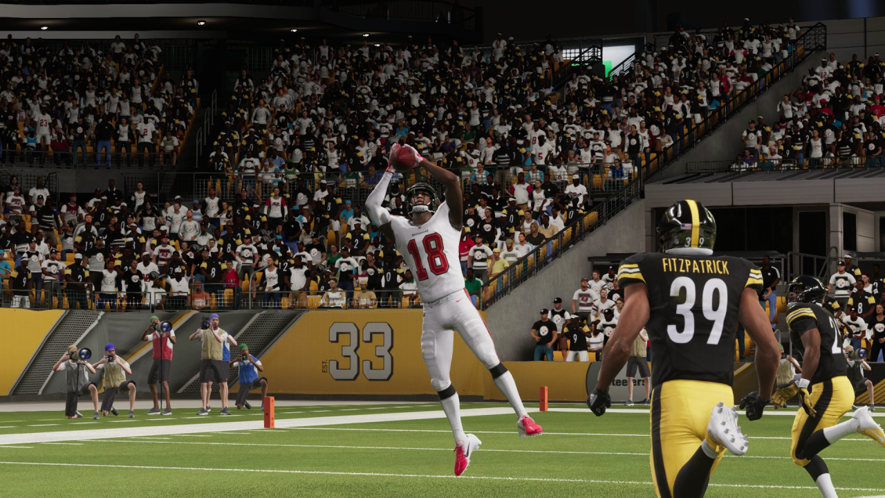 [28/08/2020] Spektakuläre Catches klappen in Madden NFL 21 nun nochmal etwas besser - dank überarbeiteter Receiving-Mechanik.