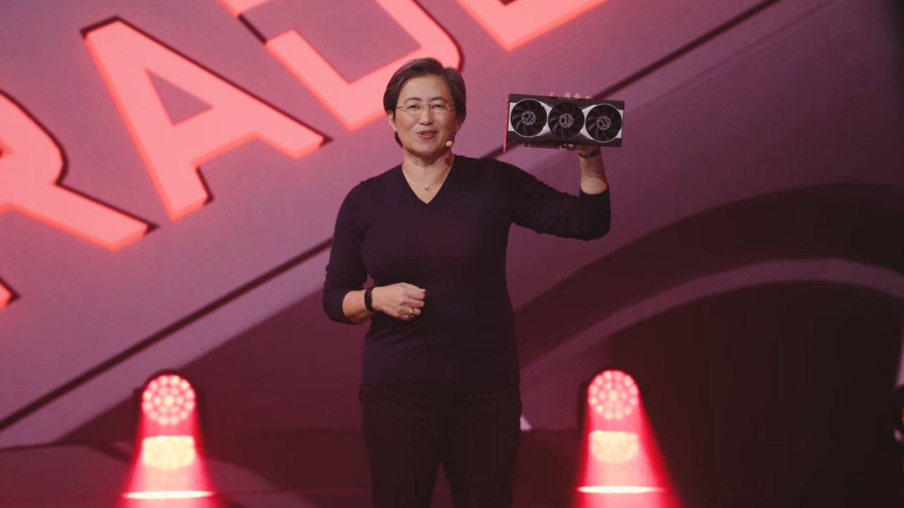 [09/10/2020] Lisa Su von AMD zeigt eine der neuen Radeon RX 6000 Grafikkarten