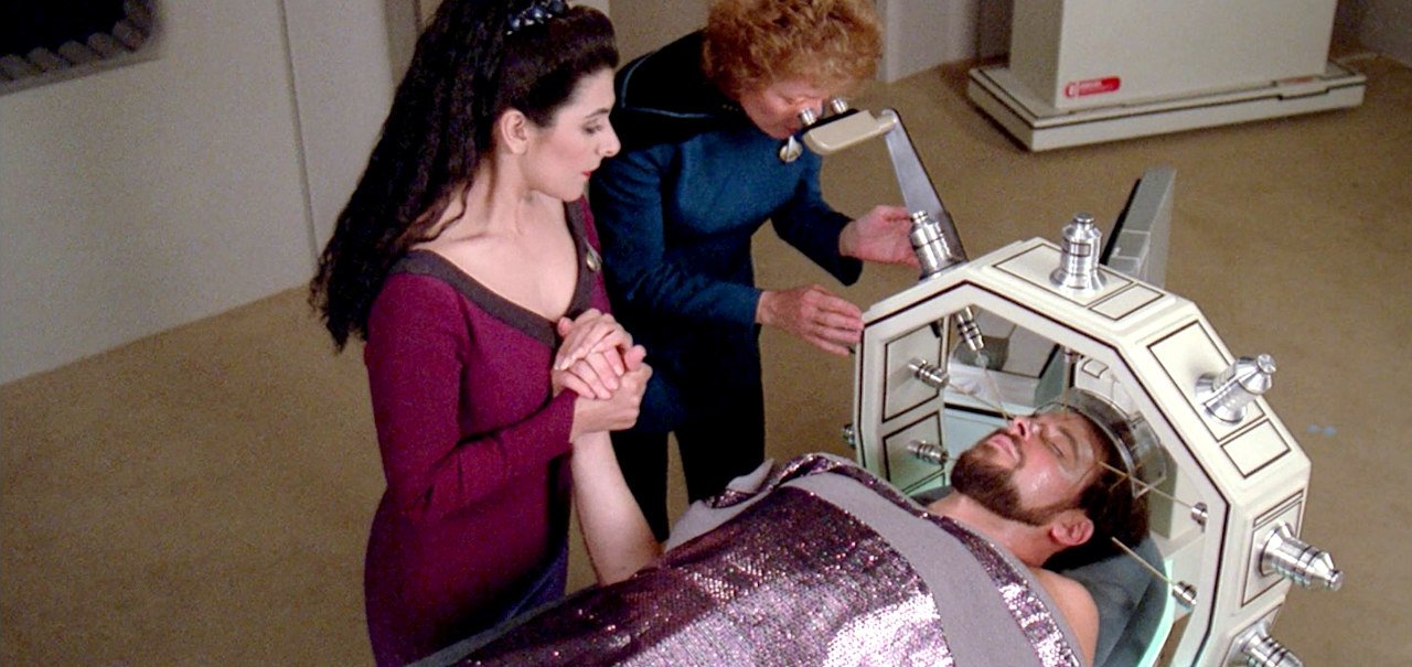 [23/10/2020] Gute Idee für ein günstiges Staffelfinale: Einfach alle bisherigen Folgen mit Commander Riker zu einer langweiligen Clipshow zusammenschneiden. &nbsp;