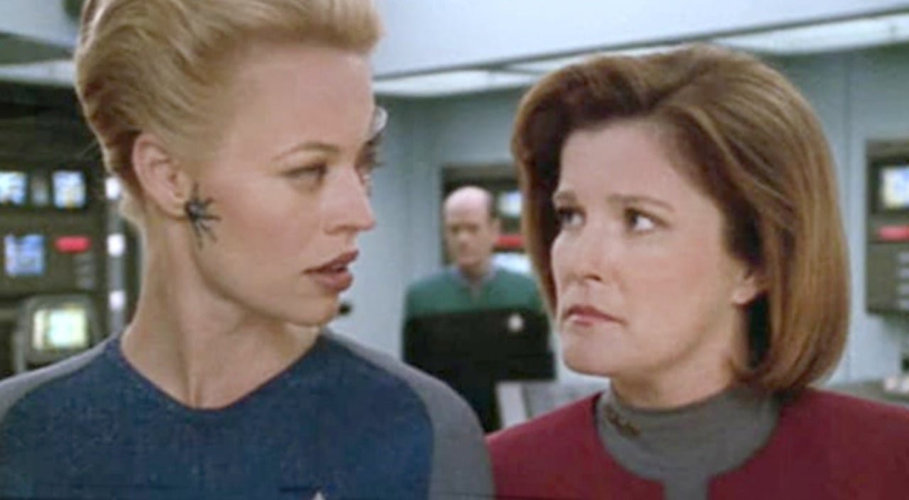 [23/12/2020] Am Set herrschte oft eine feindselige Stimmung zwischen Kate Mulgrew und Jeri Ryan. Inzwischen ist das jedoch Geschichte; die beiden verstehen sich gut. (1)