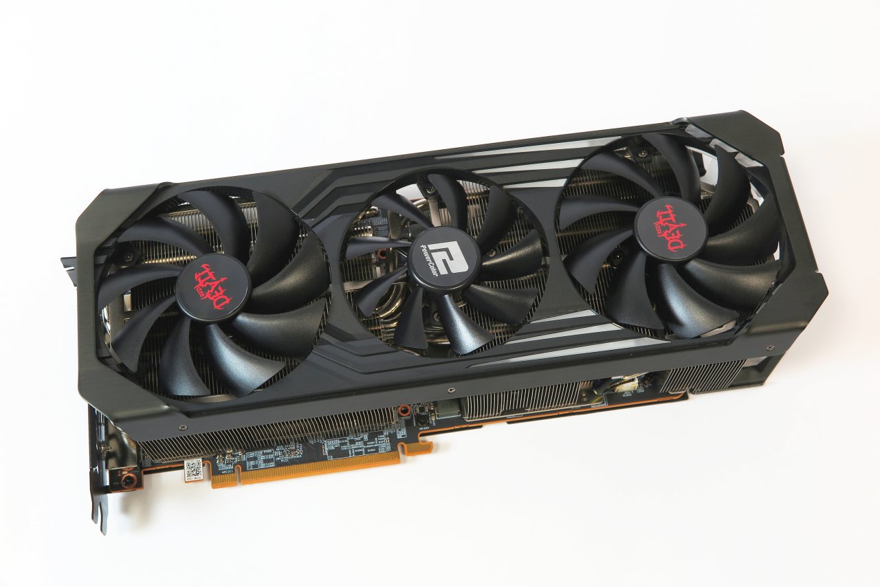 [21/12/2020] Die AMD RX 6800 XT ist unter den Top-Grafikkarten relativ gesehen noch am ehesten einen Kauf wert (im Bild ein Modell von PowerColor).