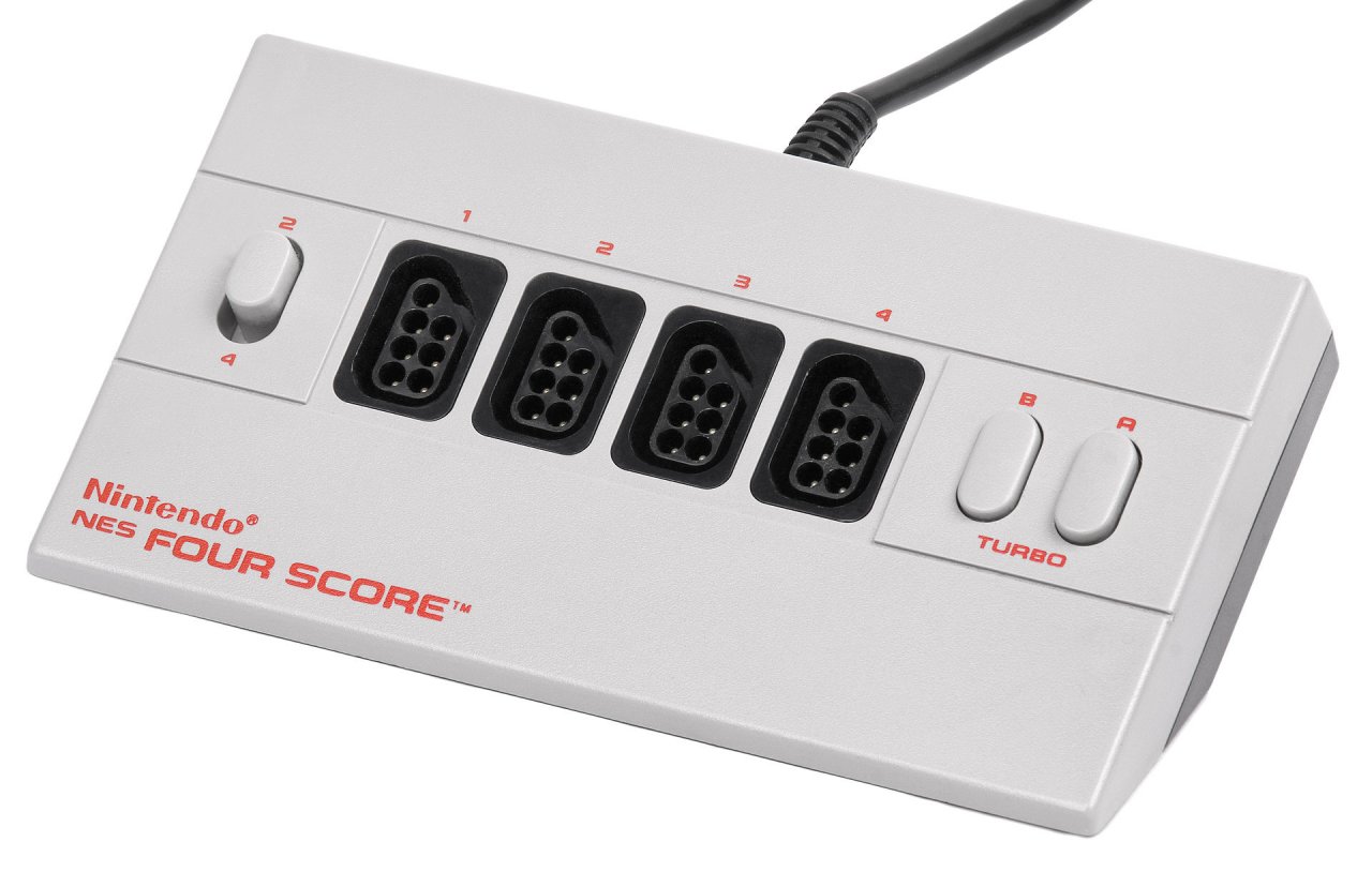 [31/03/2021] Mit der Veröffentlichung des NES-Four-Score-Adapters erschienen erste 4-Spieler-Abenteuer für Nintendos 8-Bit-Konsole.&nbsp;