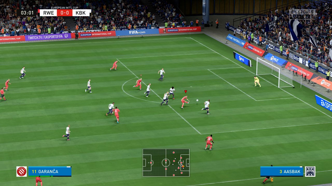[27/09/2021] Von weitem betrachtet hat sich der Look von FIFA 22 nicht wirklich verändert, abgesehen von einer neuen Kameraperspektive vielleicht.