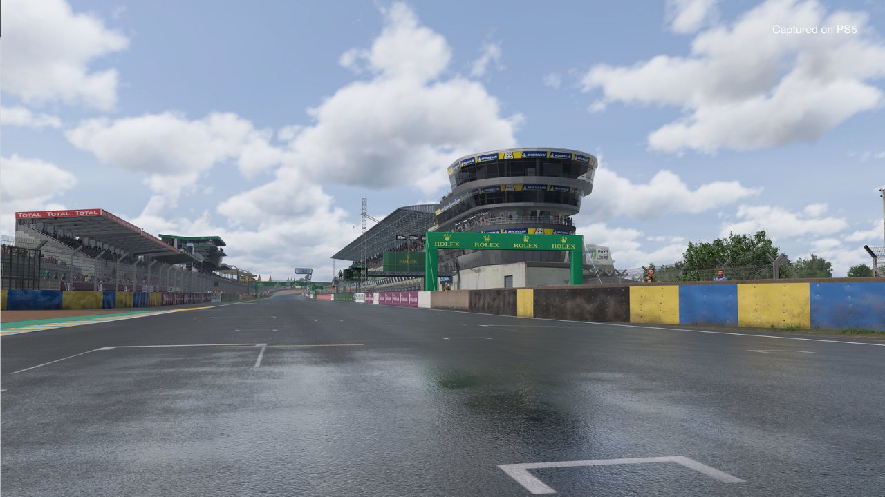 [10/09/2021] Der Klassiker: In GT7 können wir das 24-Stunden-Rennen von Le Mans mit den echten Fahrzeugen nachspielen.