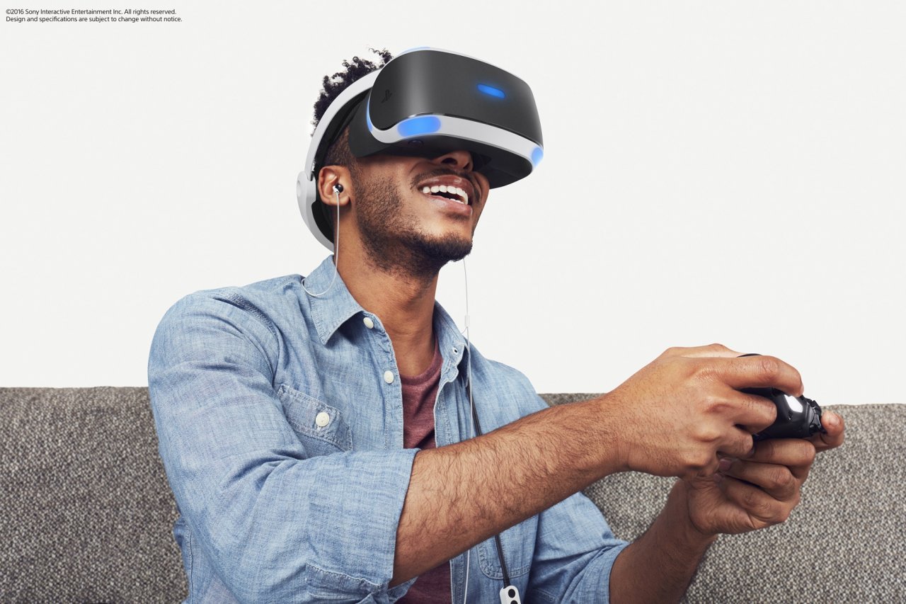 [15/10/2021] Die Message der Werbekampagne für Playstation VR war eindeutig: Virtual Reality macht Spaß und ist neu. Hier kaum im Bild zu sehen: Die umständliche Verkabelung der Playstation VR.