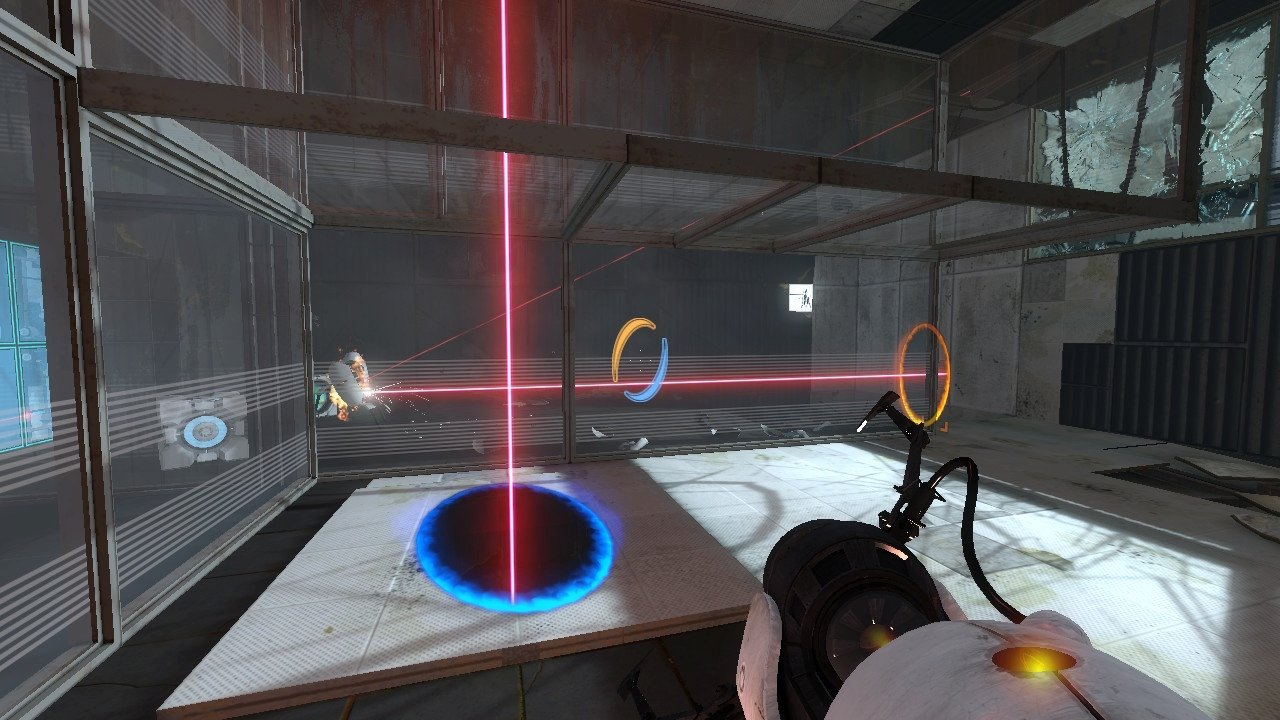[08/08/2022] Trotz Ego-Ansicht ist Portal kein Shooter. Wer feindliche Geschütze beseitigen will, muss daher clever vorgehen. Hier haben wir einen Laser mit Portalen umgeleitet.