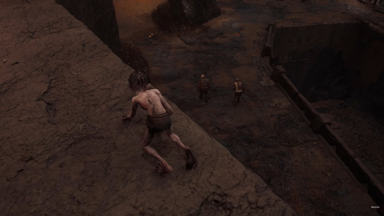 Gollum beobachtet von einem Vorsprung zwei Ork-Soldaten, die patroulliren.