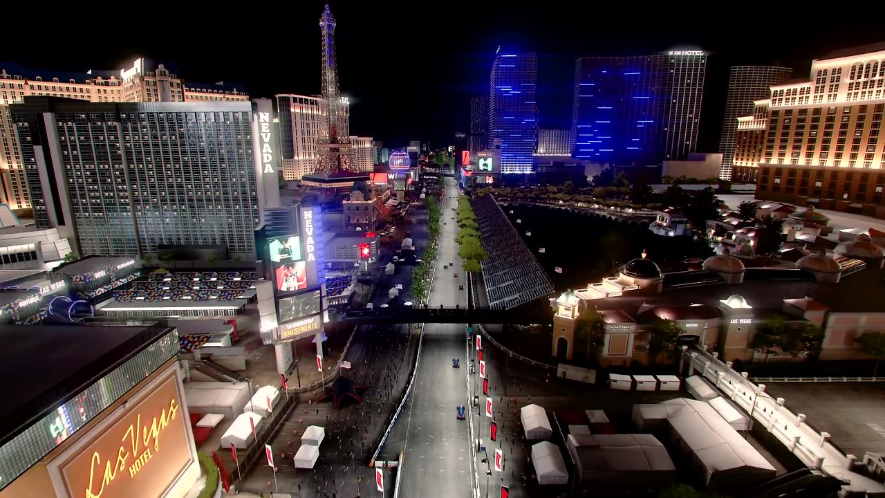Mit dem neuen Las Vegas Circuit gibt es ein großes Highlight für Fans. Die Strecke beeindruckt nicht nur mit etlichen Lichtern, die bei Nacht besonders gut zur Geltung kommen, der Kurs wird auch vor dem allerersten Grand Prix spielbar sein.
