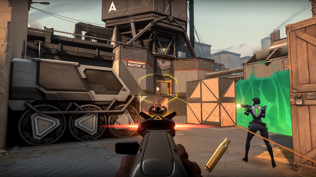 Spieler und sein Teammitglied schießen.