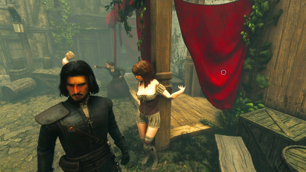 Mordimer steht neben einer Frau, deren Arm von einem Glitch verdreht wird.