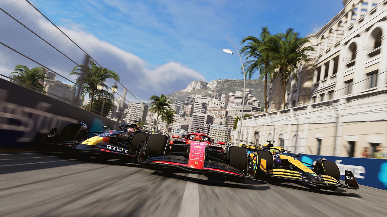 Drei F1-Boliden nebeneinander in Monaco