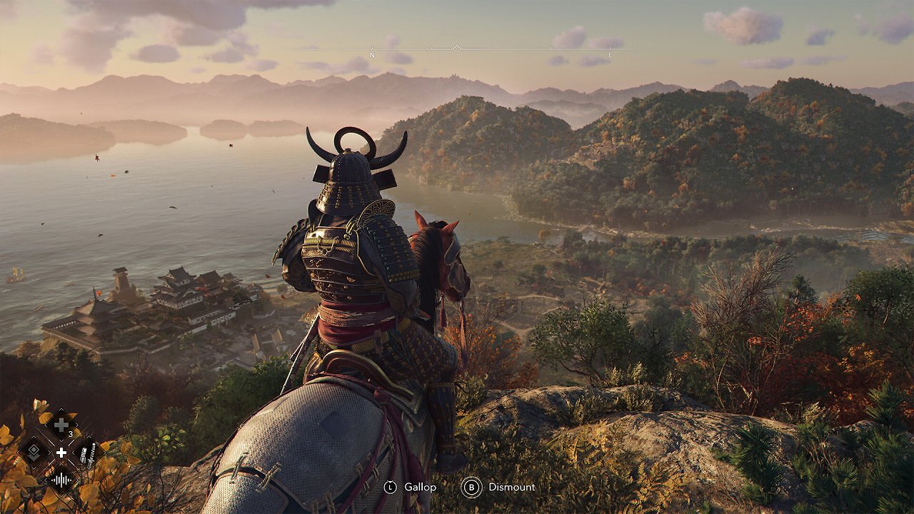 Yasuke sitzt auf einem Pferd und blickt über die Landschaft