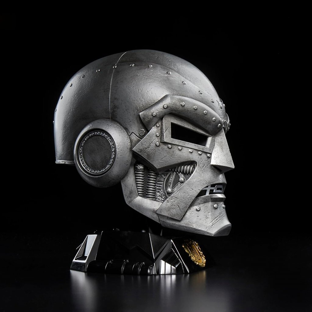 Doctor Doom Premium Helm