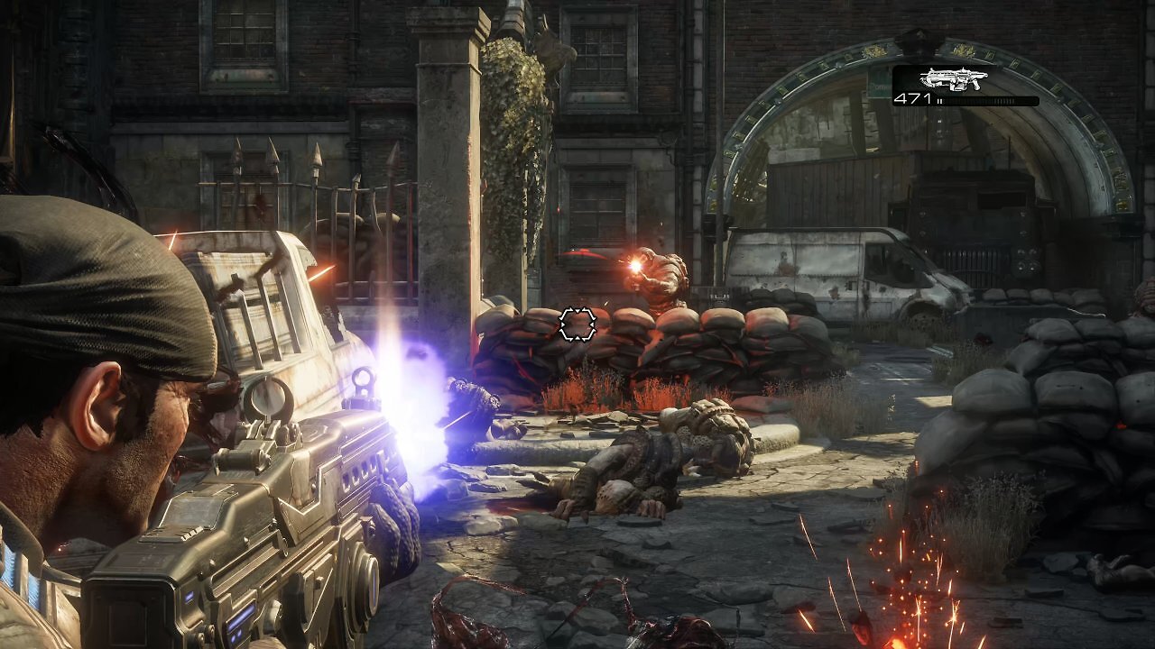 Deckung ist in Gears of War entscheidend. Kassiert Marcus Treffer, heilt er schnell und automatisch.